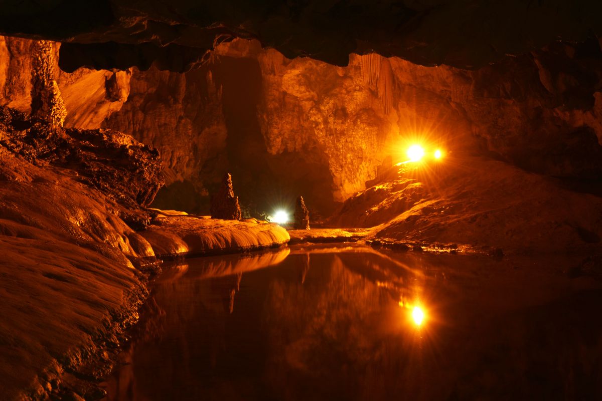 Nguom Ngao Cave - Cao Bang 